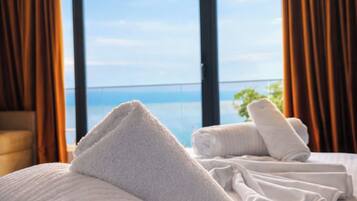 Iron/ironing board, bed sheets