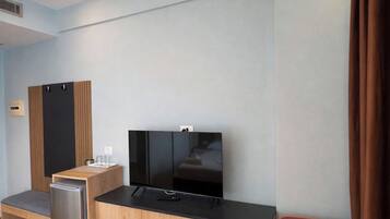 Doppelzimmer, Balkon, Meerblick | Bügeleisen/Bügelbrett, Bettwäsche