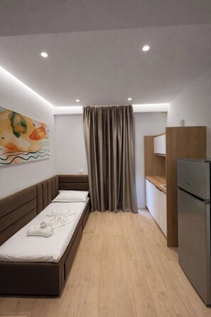 Suite, Balcony, Sea View | Iron/ironing board, bed sheets - Hotel Tramonto (Sarande)