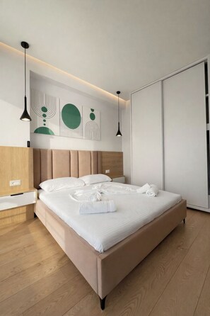 Deluxe Double Room, Balcony, Sea View | Iron/ironing board, bed sheets - Hotel Tramonto (Sarande)