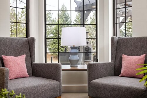Spacious Extended Stay in Bloomington with Breakfast – Great for Families