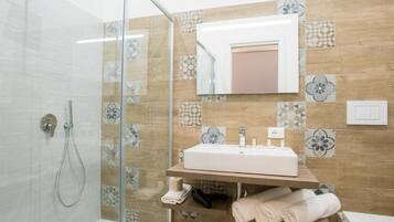 Kostenlose Toilettenartikel, Haartrockner, HandtĂŒcher, Seife