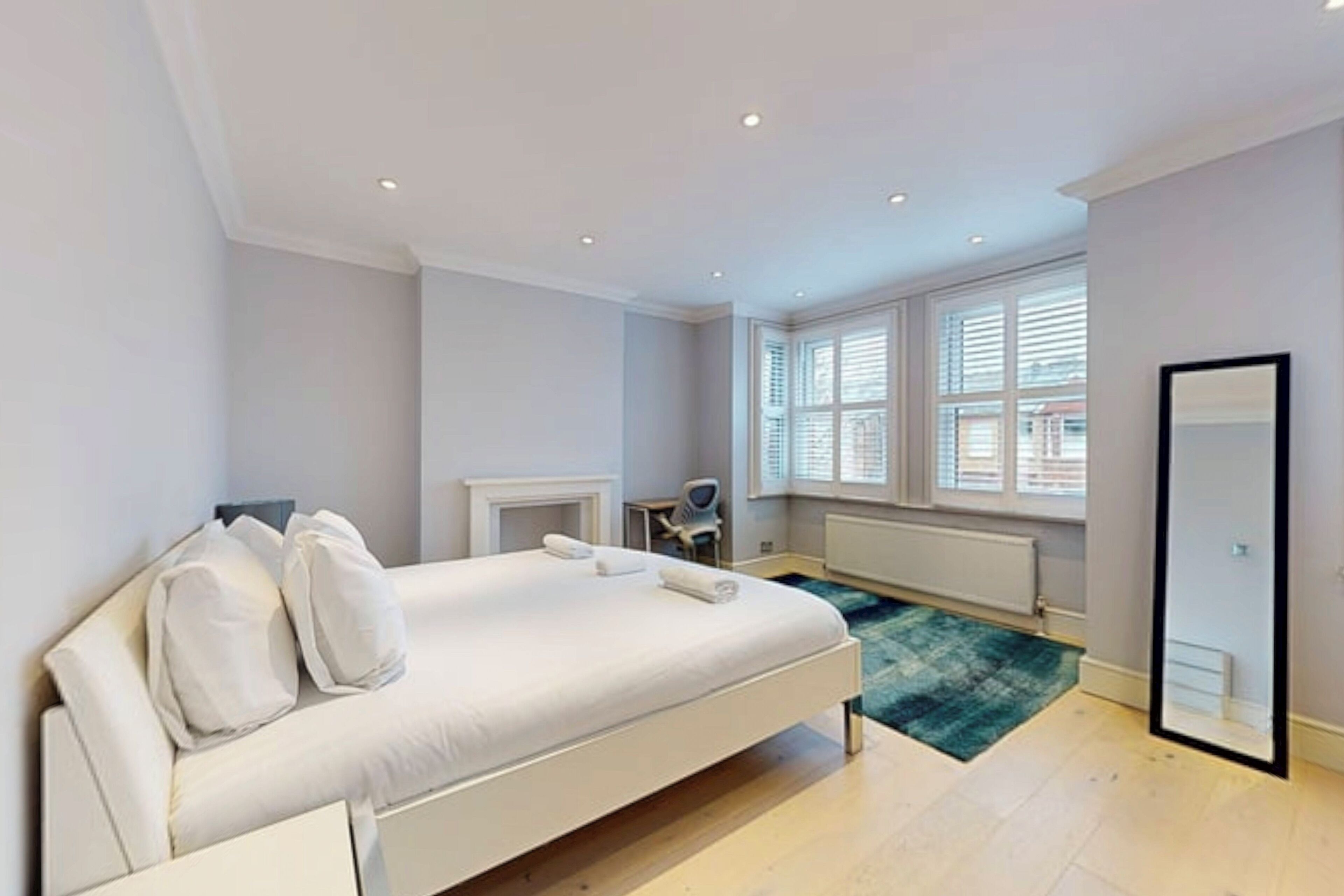 3 bedrooms, iron/ironing board, free WiFi, bed sheets