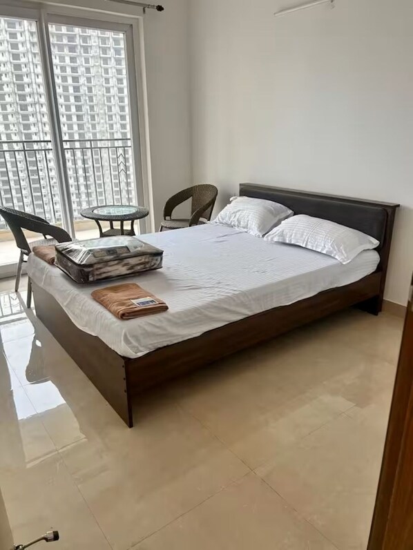 3 makuuhuonetta, silitysrauta/-lauta, internet, vuodevaatteet