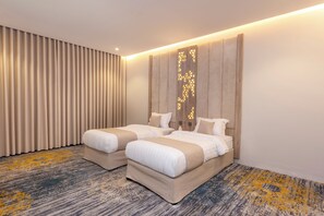 Egyptian cotton sheets, premium bedding, pillow-top beds, in-room safe - Hoson Aljiwar hotel (Madinah)