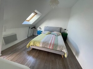 Bügeleisen/Bügelbrett, Internetzugang, Bettwäsche