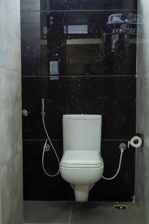 淋浴設備、提供毛巾、番梘、洗頭水