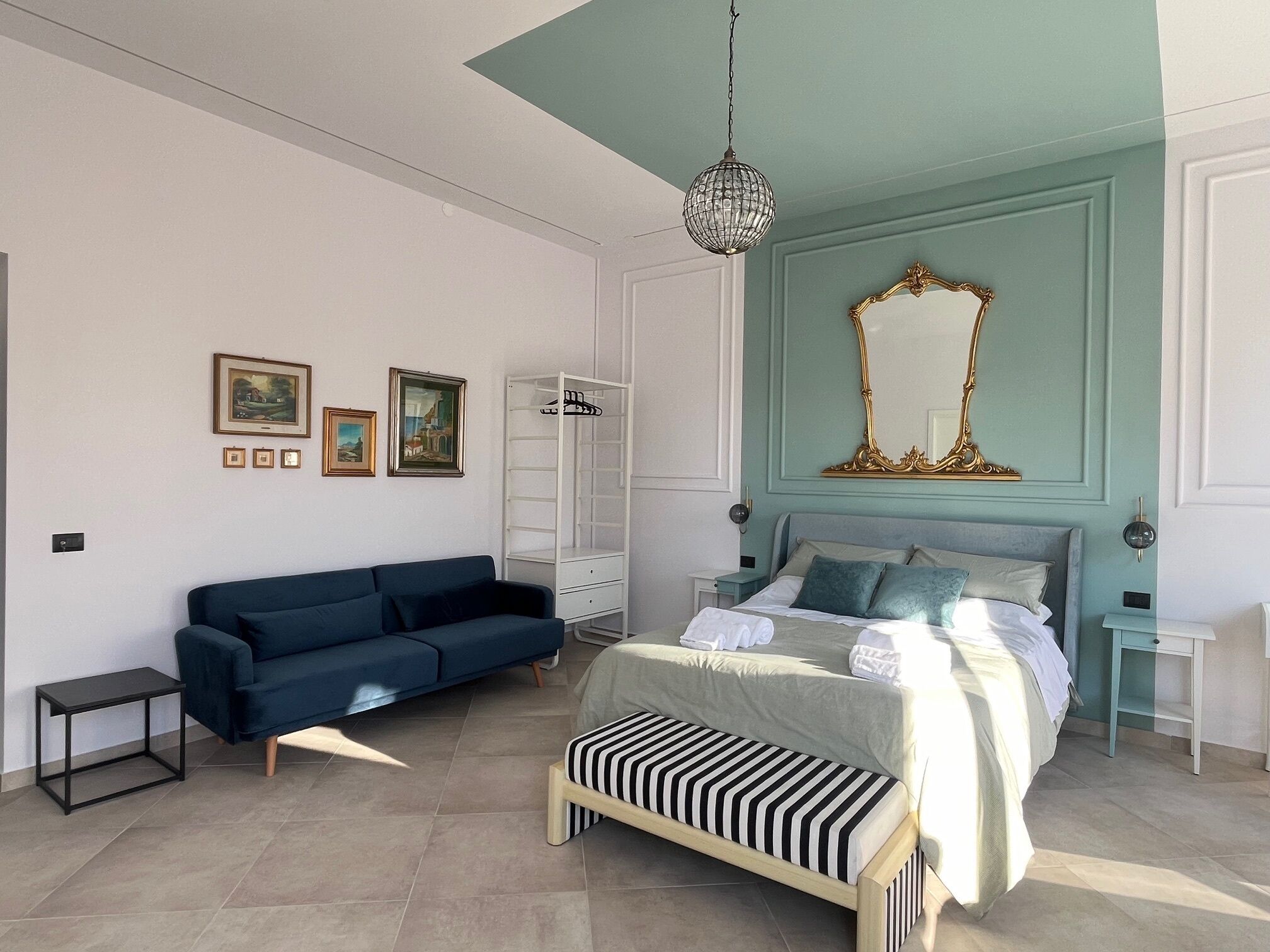 Quarto triplo luxo, vista para a cidade | Cofres nos quartos, cortinas blackout, ferros/tábuas de passar roupa