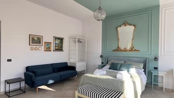 Quarto triplo luxo, vista para a cidade | Cofres nos quartos, cortinas blackout, ferros/tábuas de passar roupa