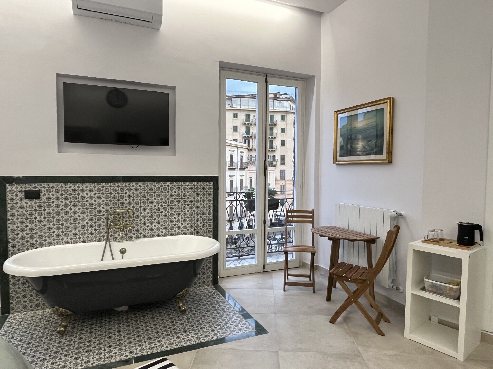 Deluxe Triple Room, City View | Interior