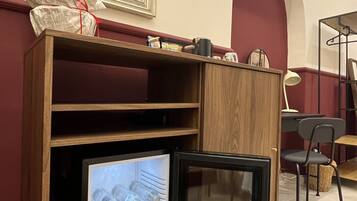 Deluxe Triple Room, City View | Interior