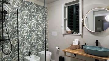 Luxury-Vierbettzimmer | Badezimmer