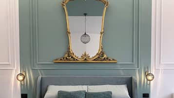 Deluxe-Dreibettzimmer, Stadtblick | Zimmersafe, Verdunkelungsvorhänge, Bügeleisen/Bügelbrett