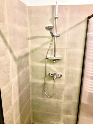 Deluxe Apartment, Non Smoking, City View | Bathroom | Hair dryer, towels, soap, shampoo
