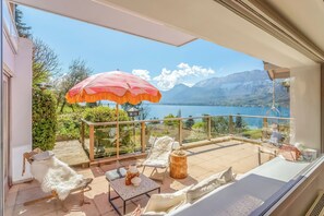 Property grounds - Villa pool jacuzzi breathtaking view of Lake Annecy (Talloires-Montmin)