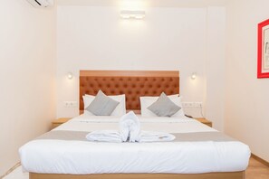 Habitación ejecutiva | Escritorio, espacio para trabajar con un portátil, cortinas opacas