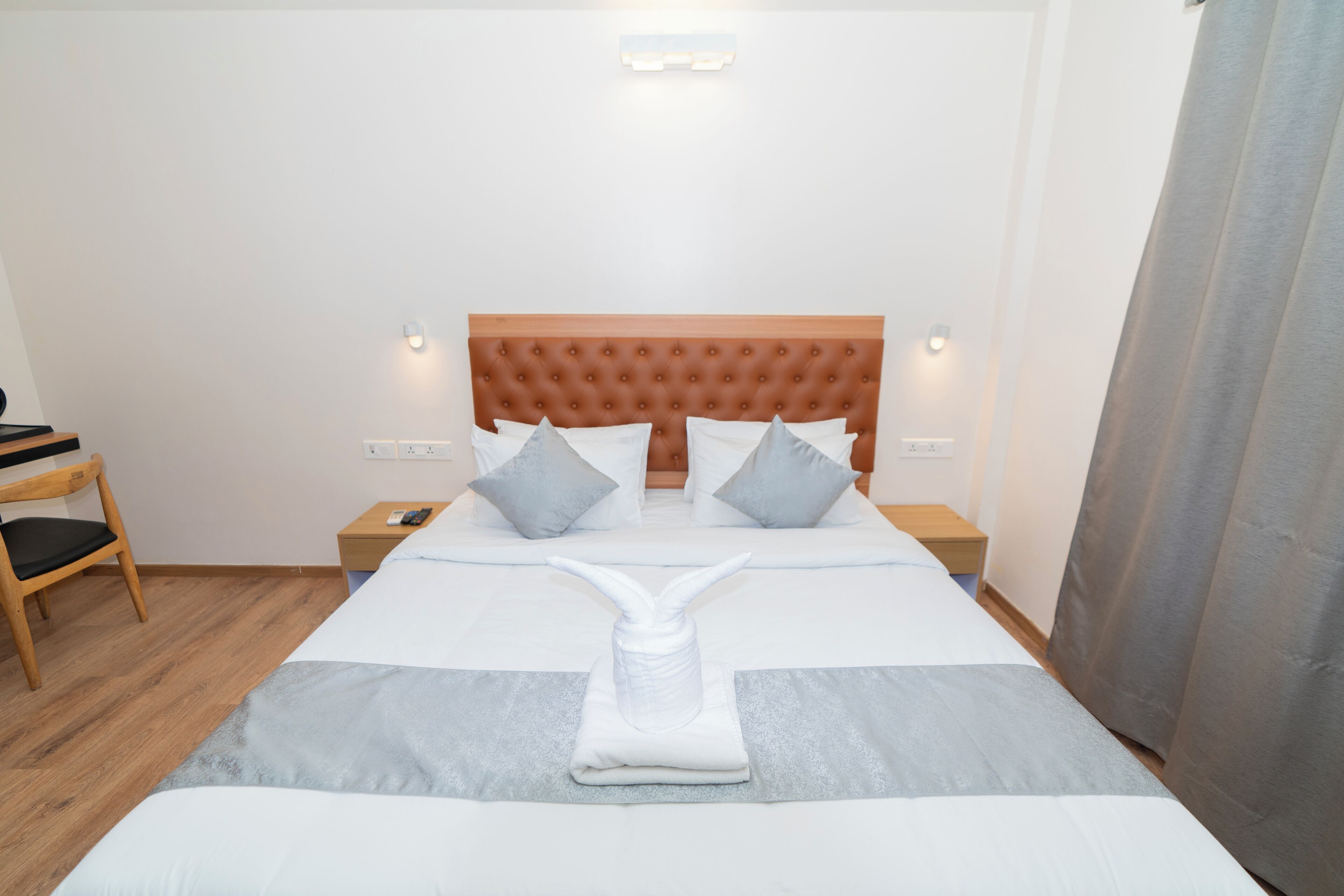 Standard Room | Desk, laptop workspace, blackout curtains, soundproofing