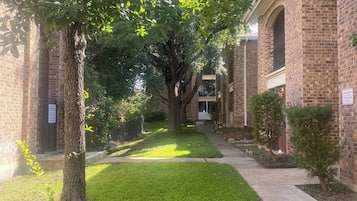 Condo, 1 Bedroom, Accessible, Balcony | Property grounds