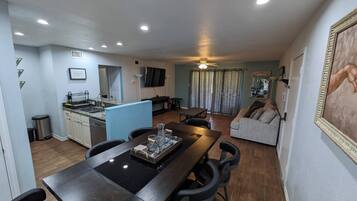 Condo, 1 Bedroom, Accessible, Balcony | Living area