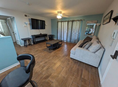 1 Bedroom and 1 Bathroom Remodeled Apartment in the Médical Center