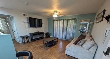 1 Bedroom and 1 Bathroom Remodeled Apartment in the Médical Center