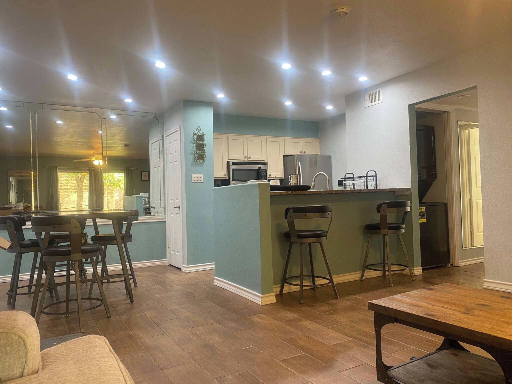 Condo, 2 Bedrooms, Accessible, Smoking | Dining room