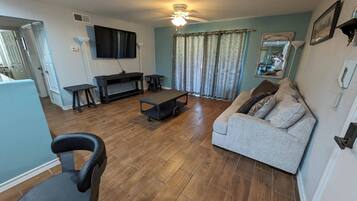 Condo, 2 Bedrooms, Accessible, Smoking | Living area