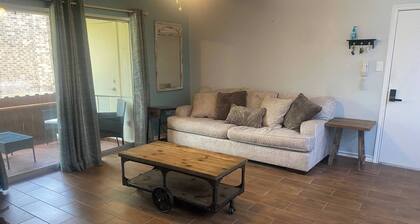 2 Bedroom and 2 Bathroom Condominium in Medical Center