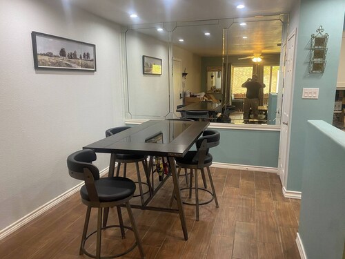 2 Bedroom and 2 Bathroom Condominium in Medical Center