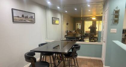 2 Bedroom and 2 Bathroom Condominium in Medical Center