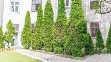 Basic Studio | Exterior