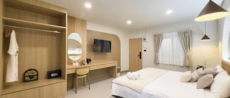 セーフティボックス (室内)、遮光カーテン、WiFi (無料)