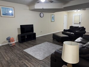 Living area - KALMNEZ 10 Minutes from FLW visiting Center in ST. Robert, MO. (Saint Robert)