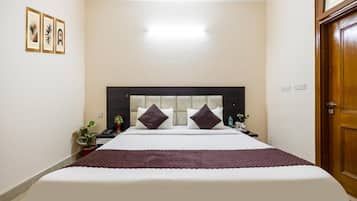 Escritorio, espacio para trabajar con laptop y wifi gratis