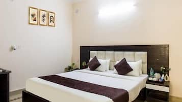 Deluxe Double Room | Desk, laptop workspace, free WiFi