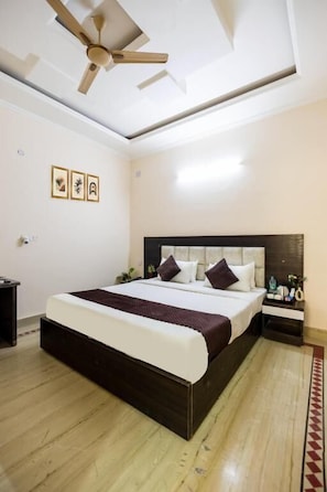 Deluxe Double Room - Hotel Warm Welcome Inn (Noida)