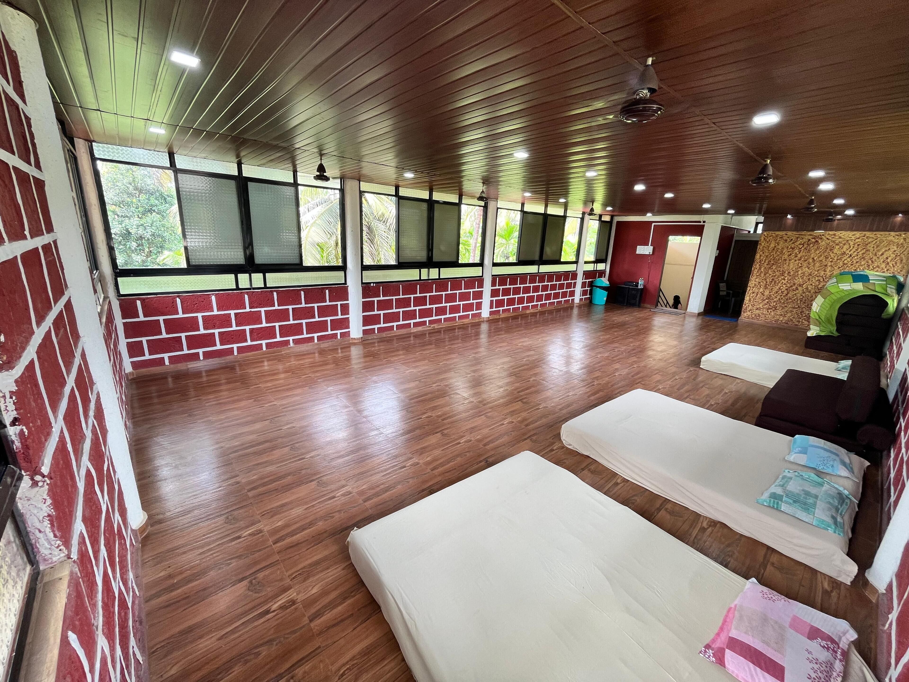 Asrama Umum Klasik, pemandangan kebun | Interior