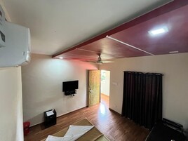 Deluxe Single Room | Interior