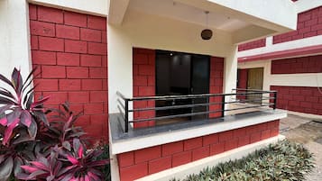 Lyxigt enkelrum - utsikt mot trädgården | Detalj exteriör