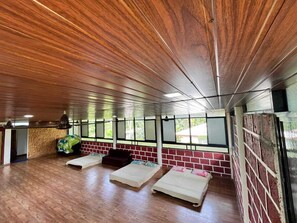 Dormitorio compartido clásico, vistas al jardín | Spa