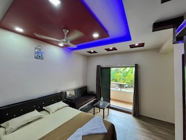 Cortinas blackout, wifi gratis y ropa de cama