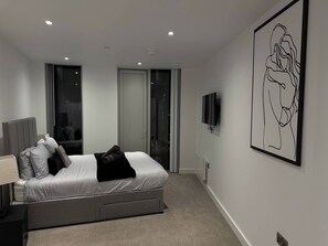 Apartment, 2 Bedrooms, Accessible | 3 bedrooms - Luxurious 2 bed City View Apartment (Manchester)
