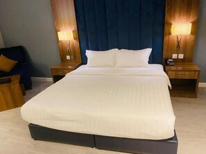 Suite junior | Cortinas blackout, tabla de planchar con plancha y wifi gratis 