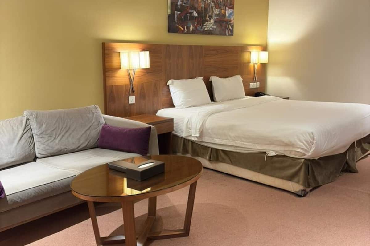 Deluxe Studio | Premium bedding, pillowtop beds, blackout drapes