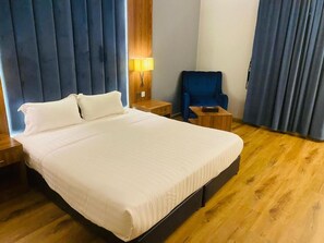 Cortinas blackout, tabla de planchar con plancha y wifi gratis 