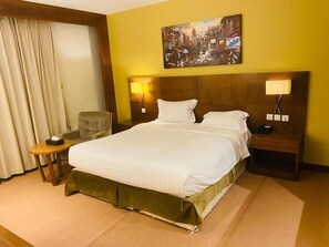 Phòng Suite Junior | Màn/rèm cản sáng, bàn ủi/dụng cụ ủi quần áo 