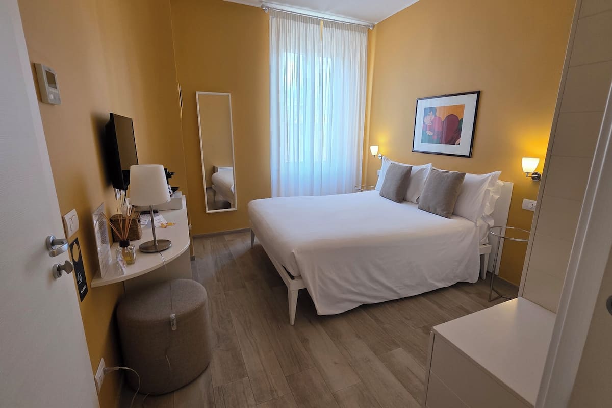 Classic Double Room, 1 Queen Bed, Non Smoking, Hill View | Down duvets, in-room safe, desk, laptop workspace