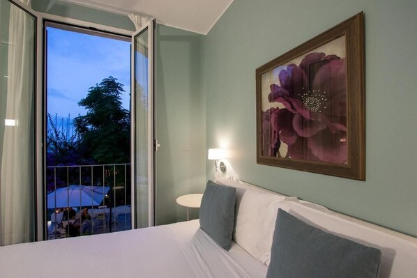 Deluxe Double Room, Sea View | In-room safe, desk, laptop workspace, soundproofing - BLU HOTEL (Lavagna)