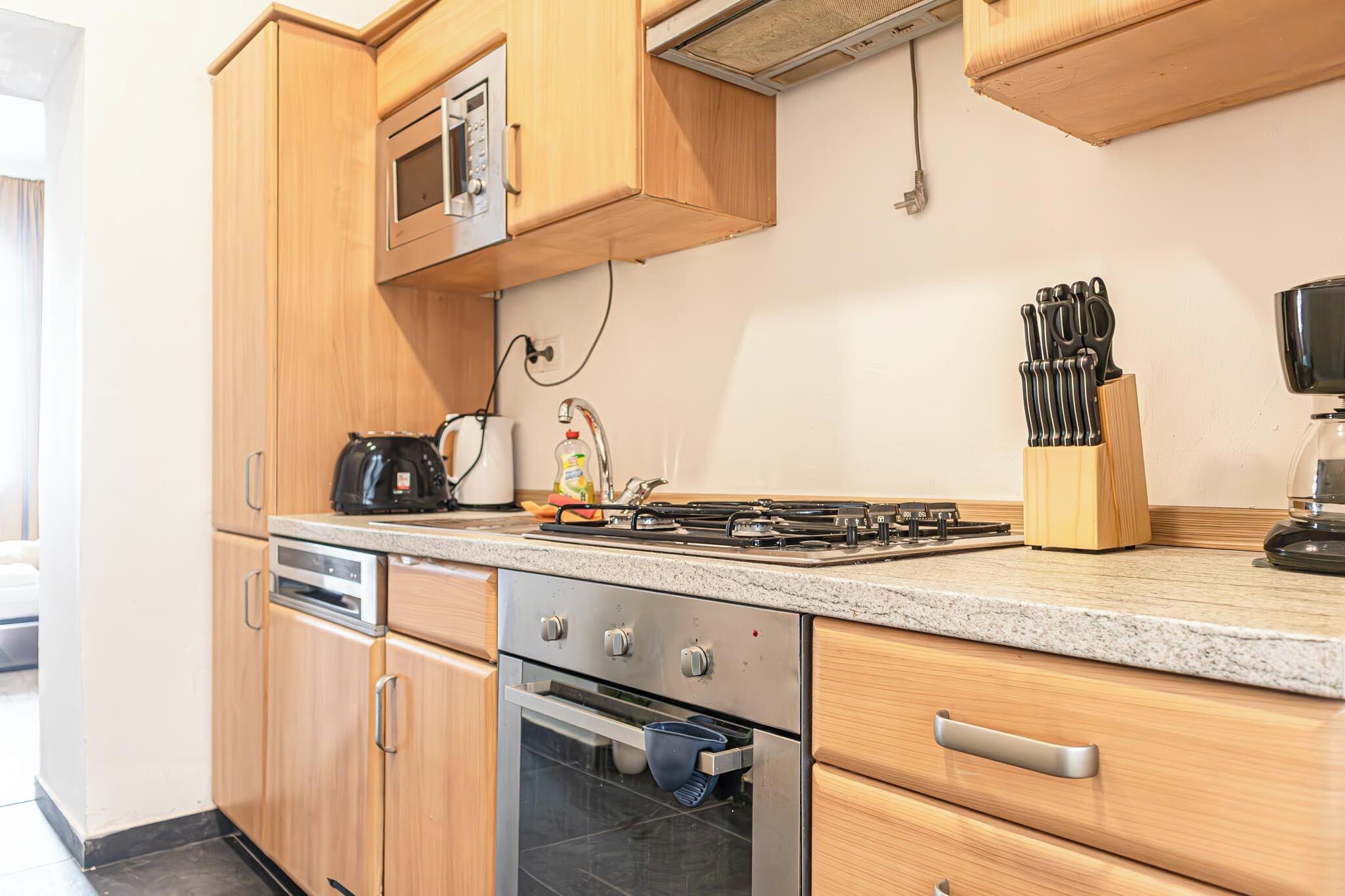 Basic Apartment | Private kitchen | Fridge, microwave, oven, stovetop