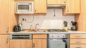 Basic-Apartment | Eigene Küche | Kühlschrank, Mikrowelle, Ofen, Herdplatte